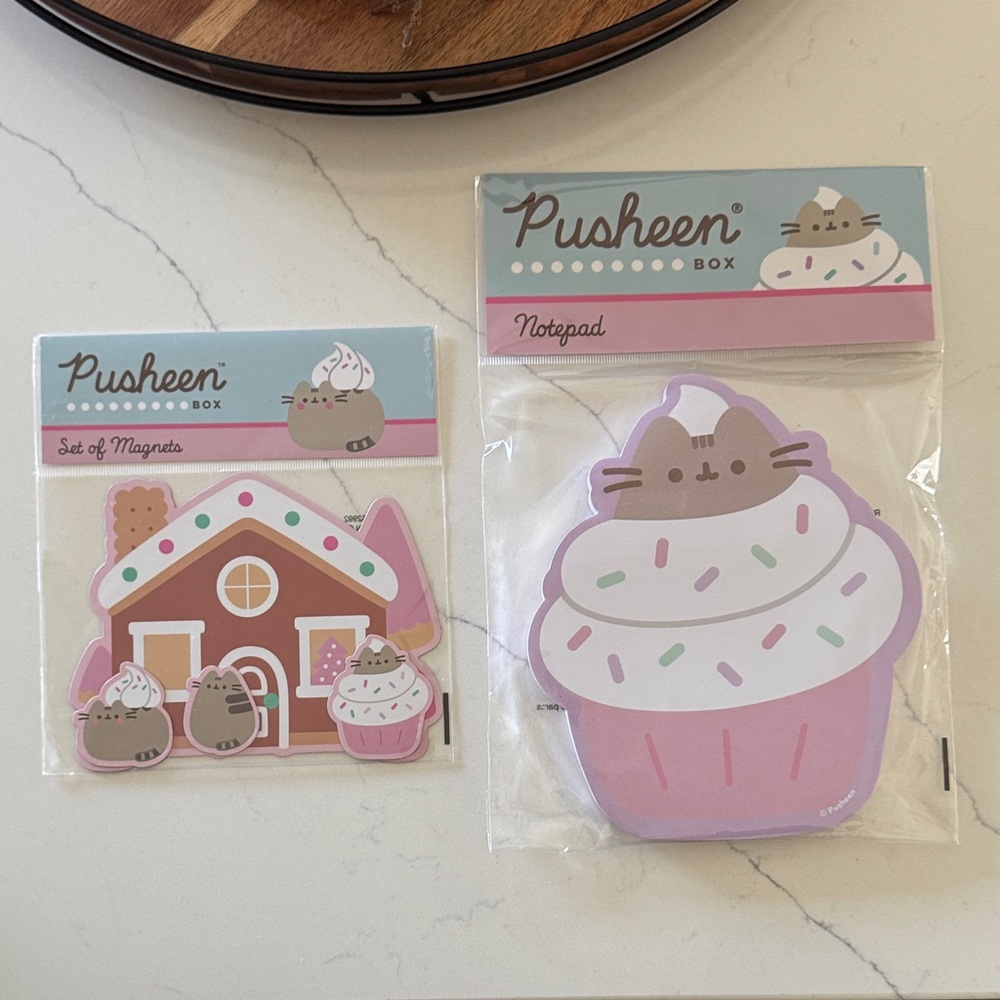 PUSHEEN BOX EXCLUSIVE!✨ NWT! PUSHEEN sticky note pad and magnet set🍬